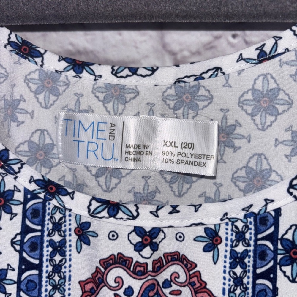 Time and Tru Geometric Design Tank top Woman’s Plus Size 20 - Picture 3 of 4